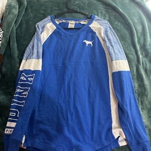 Blue sweater size medium but fits Xl